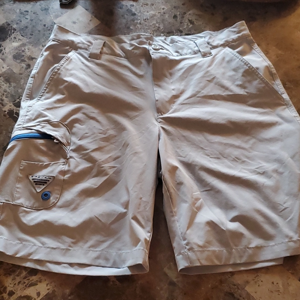 Mens Columbia pfg shorts like new